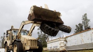 3405470_web1_ia_denguetires_gianttruck