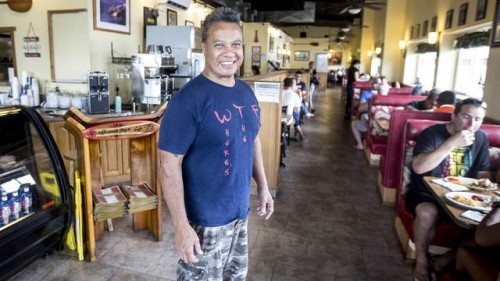 3488098_web1_Hawaiian_Style_Cafe_Owner